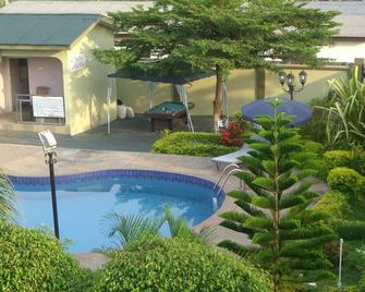 Wadoma Royale Hotel - Kumasi - Piscina
