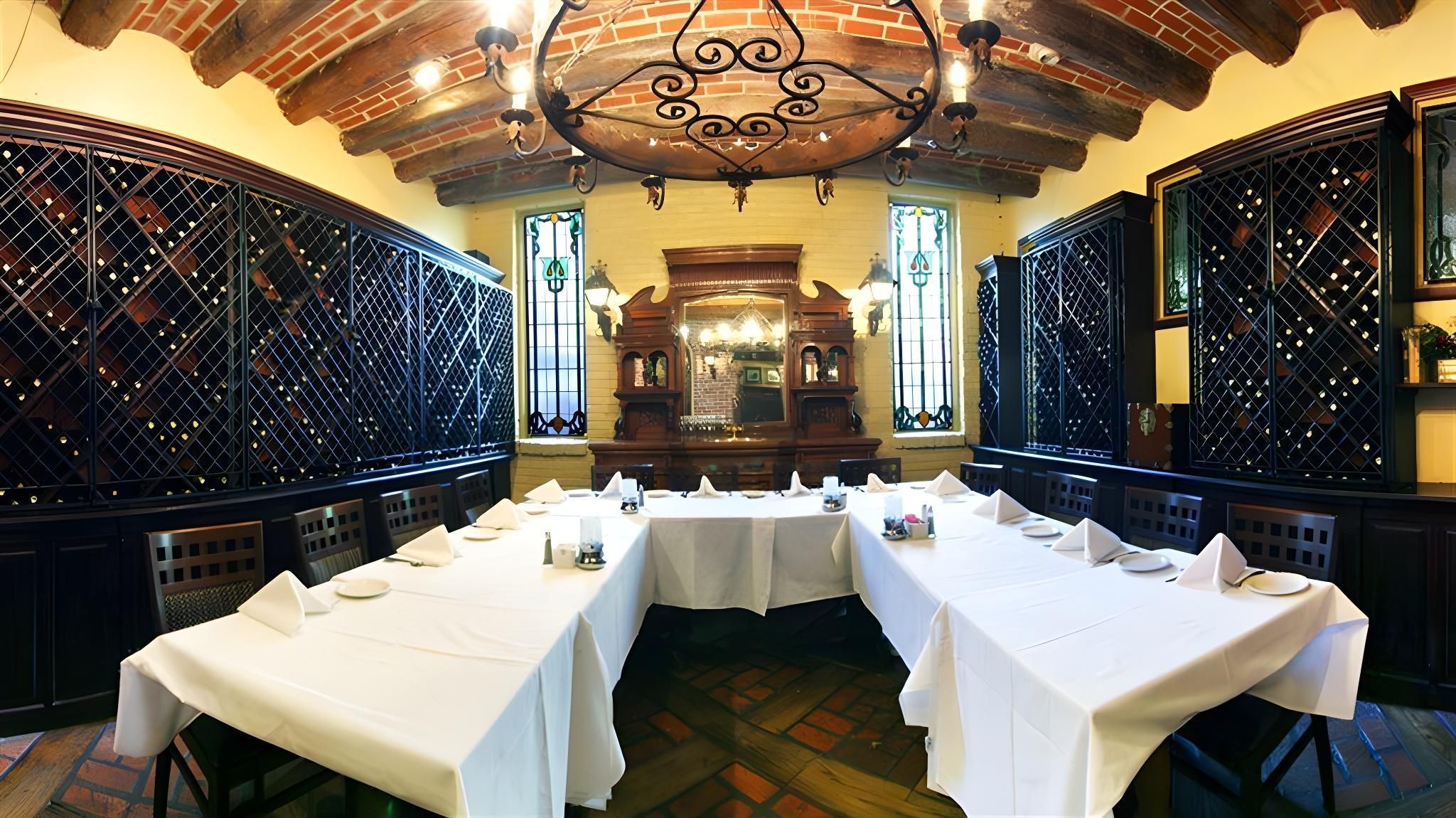 Vanllee Hotel and Suites