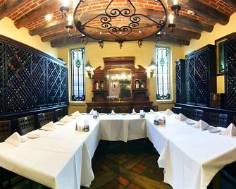 Vanllee Hotel - Covina - Restaurante