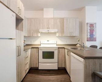 Wonderful 4 BR Home in the heart of Downtown - Montreal - Kitchen