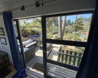 Inn 4 Bears - Nimes - Balcony