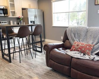 Cozy 1bd Duplex Unit - Downtown Bothell and UW Bothell - Bothell - Huiskamer