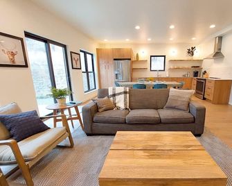 Trails End B - 3 bedroom modern Winthrop townhome - Winthrop - Sala de estar