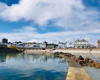 دي ليتانج جيرسي - سانت هيلير - شاطئ