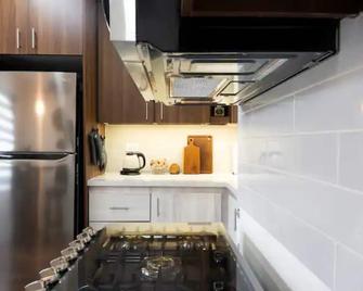The Cozy Condo - A Modern Retreat - Arouca - مطبخ