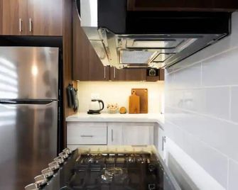 The Cozy Condo - A Modern Retreat - Arouca - مطبخ