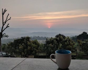 Romantic Villa With Private Pool and Beautiful Valley View - Raigad - Balcony