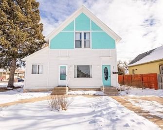 New Listing!! Bright Bohemian Stay - Laramie - Building