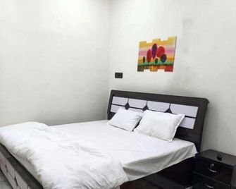 Rainbow Inn - Varanasi - Bedroom