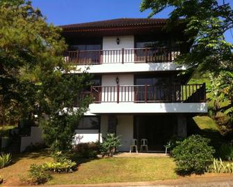 DM Residente Tagaytay - Laurel - Building