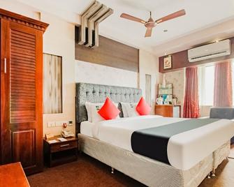 Capital O 61144 Hotel Raj - Tuticorin - Slaapkamer
