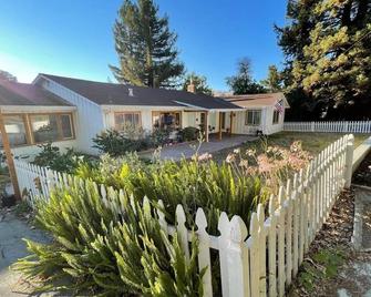 Entire home/Patio w/Mountain & Bay View/Pond - Milpitas - Building
