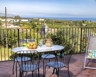 Agriturismo San Leonardello - Catania - Balcón
