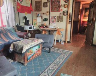 La Loma del Chivo Llc - The Spirit room - Marathon - Sala de estar