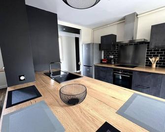 Casa Brune - T3 en Centre Ville - Proche Gare - Brive-la-Gaillarde - Küche