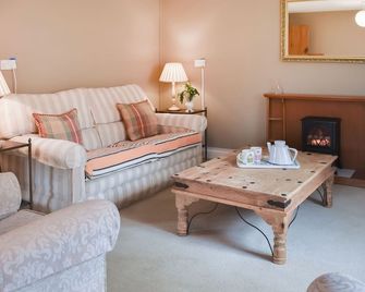 The Cottage At Canefield Farmhouse - Southampton - Living room