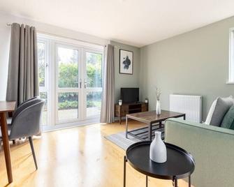 The Camberwell apartment - London - Living room