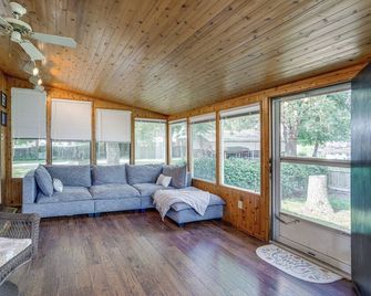5 Mi to Downtown Morgan City: Waterfront Retreat - Morgan City - Obývací pokoj