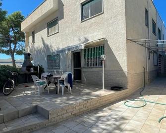 Casa salento nel verde tra gallipoli e taranto, 5 stanze da letto terrazza pati - San Pietro in Bevagna - Patio