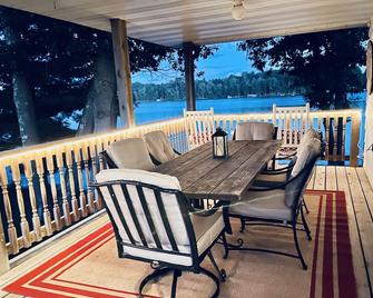 Spacious Lake home. Great for family/friends getaway. sleeps 10 - Finlayson - Balcón