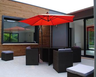 New and near Sarlat, a contemporary villa with heated indoor pool - Simeyrols - Patio