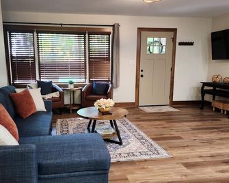 Charming 3 bed 2 bath home, game & laundry room hot tub in hocking foothills - Lancaster - Obývací pokoj