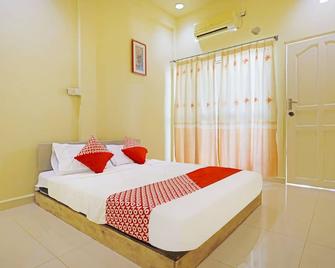 OYO 90998 Wisma Pinggir - Tanjung Pinang - Bedroom