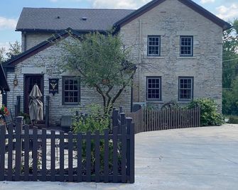 The Inn on the Olde Homestead - Waukesha