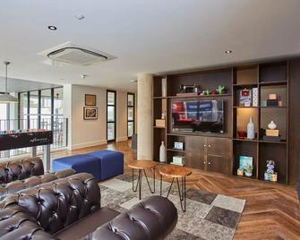 Chic Modern Apartments In The Mannequin - London - Lounge