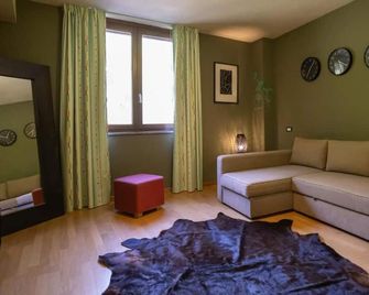 Sotto Il Cielo Hotel - Pignola - Wohnzimmer