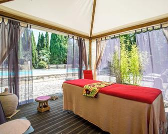 Chambre en Provence Dans une Parc Verdoyant Avec Salle de Bain et Cuisine - Aix-en-Provence - Living room