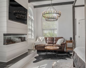 فرونت ستريت إن - ويلمينغتون (نورث كارولينا) - غرفة معيشة