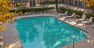 La Quinta Inn by Wyndham Stockton - Stockton - Pool