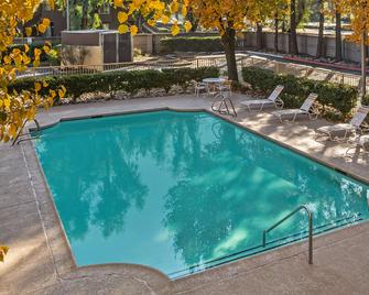 斯托克頓拉昆塔套房酒店 - 史塔克頓 - 斯托克頓（加州） - 游泳池