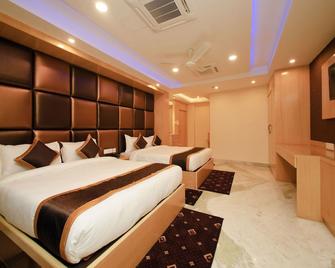 OYO 8565 Hotel Golden Palace - Kolkata - Bedroom