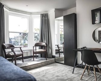 Sinclair's Rooms - Southport - Living room