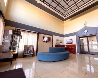 Quality Inn Merced Gateway to Yosemite - Merced - Lobby