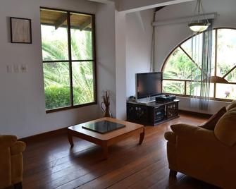 Bamboo Village Place - Tumbaco - Living room