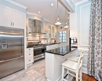 Relax or Entertain in Luxurious 2BR with Patio - Charlotte