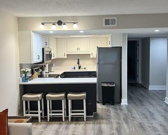 2BR 2BA Renovated Condo under 1 mile to Toomers - Auburn - Køkken