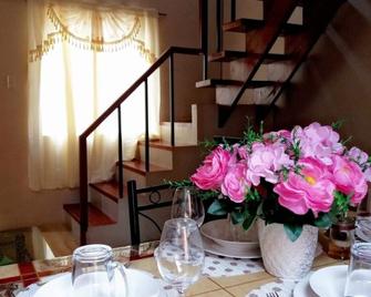 Rafols Villa Homestay - Adults Only - Butuan - Dining room