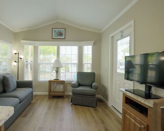 Road Runner Travel Resort - Caravan Park - Fort Pierce - Living room