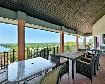 Panoramic View of Lake Marble Falls- 4brm 10 acres 1 King and 3 queen beds - Marble Falls - Balcony