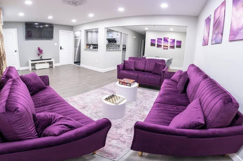 Modern 3 Bed 2 Bath Home With Parking: 2 Min Lga, 15 Min Jfk, 20 Min Manhattan - קווינס - סלון