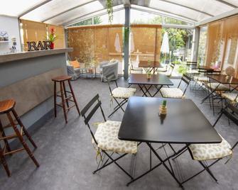 أوتل شاليه ديل إزيري - كان - مطعم