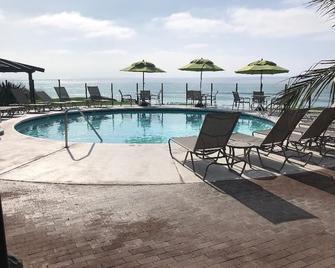 Magnificent view overlooking ocean from outdoor terrace. walk to all - Del Mar - Pool