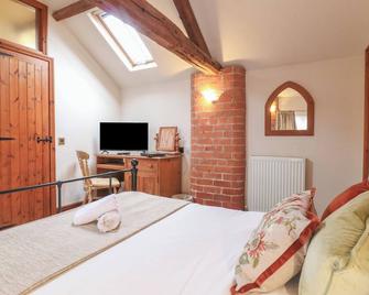 Hayloft, Romantic, With A Garden In Castle Donington - Castle Donington - Bedroom