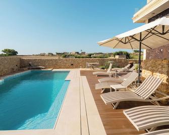 Santa Lucia Boutique Hotel - Kerċem - Pool