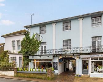 Newly refurbished ensuite double room village location - Hassocks - Rakennus