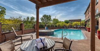 Best Western Plus DFW Airport Suites - Irving - Piscina